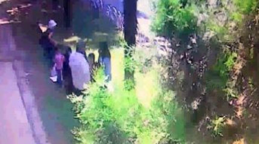 Sürünerek 40 Bin Lira Çaldı