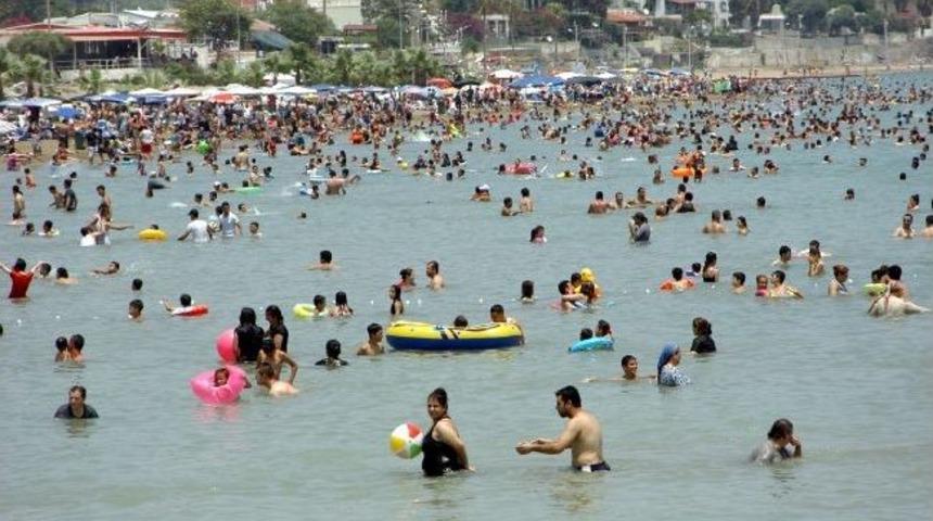 Sıcaktan Ka&ccedil;anlar Yumurtalık Sahillerine Koştu