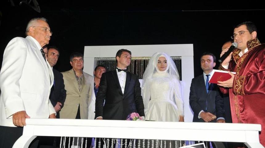 Başkan T&uuml;t&uuml;nc&uuml;, Milletvekili Samani'nin Kızının Nikahını Kıydı