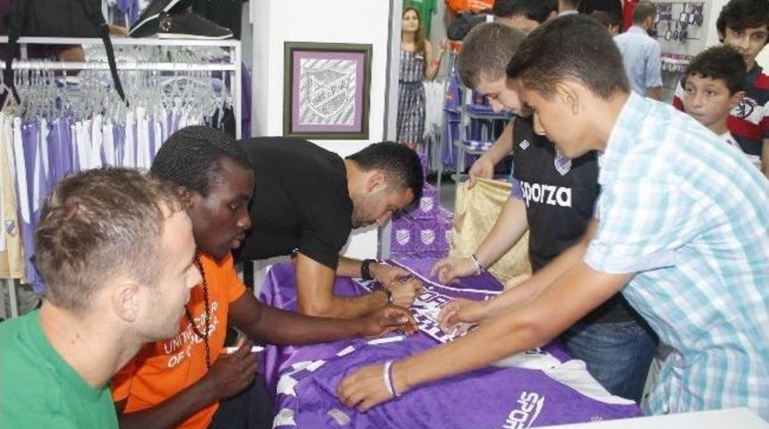 Ordusporlu Futbolculardan İmza G&uuml;n&uuml;