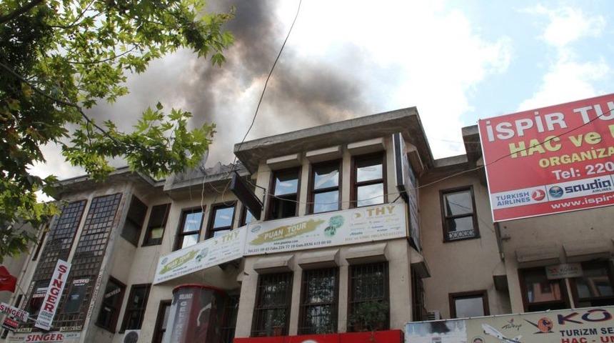 İş Hanı Alev Alev Yandı, Itfaiye Sokağa Giremedi