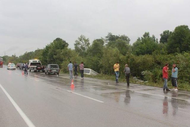 Kazaya Yardıma Gidenlere Minibüs Çarptı: 5 Yaralı