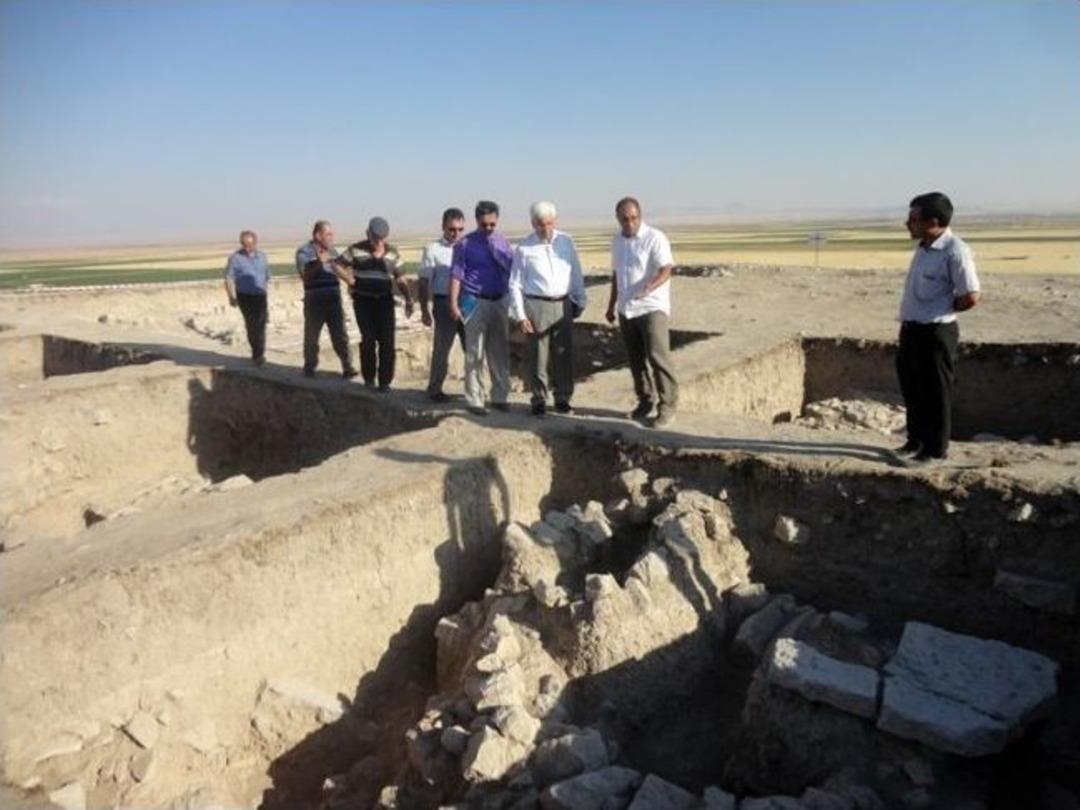 Vali Koca, Derbe H&ouml;y&uuml;ğ&uuml;nde Başlatılan Kazı &Ccedil;alışmalarını İnceledi