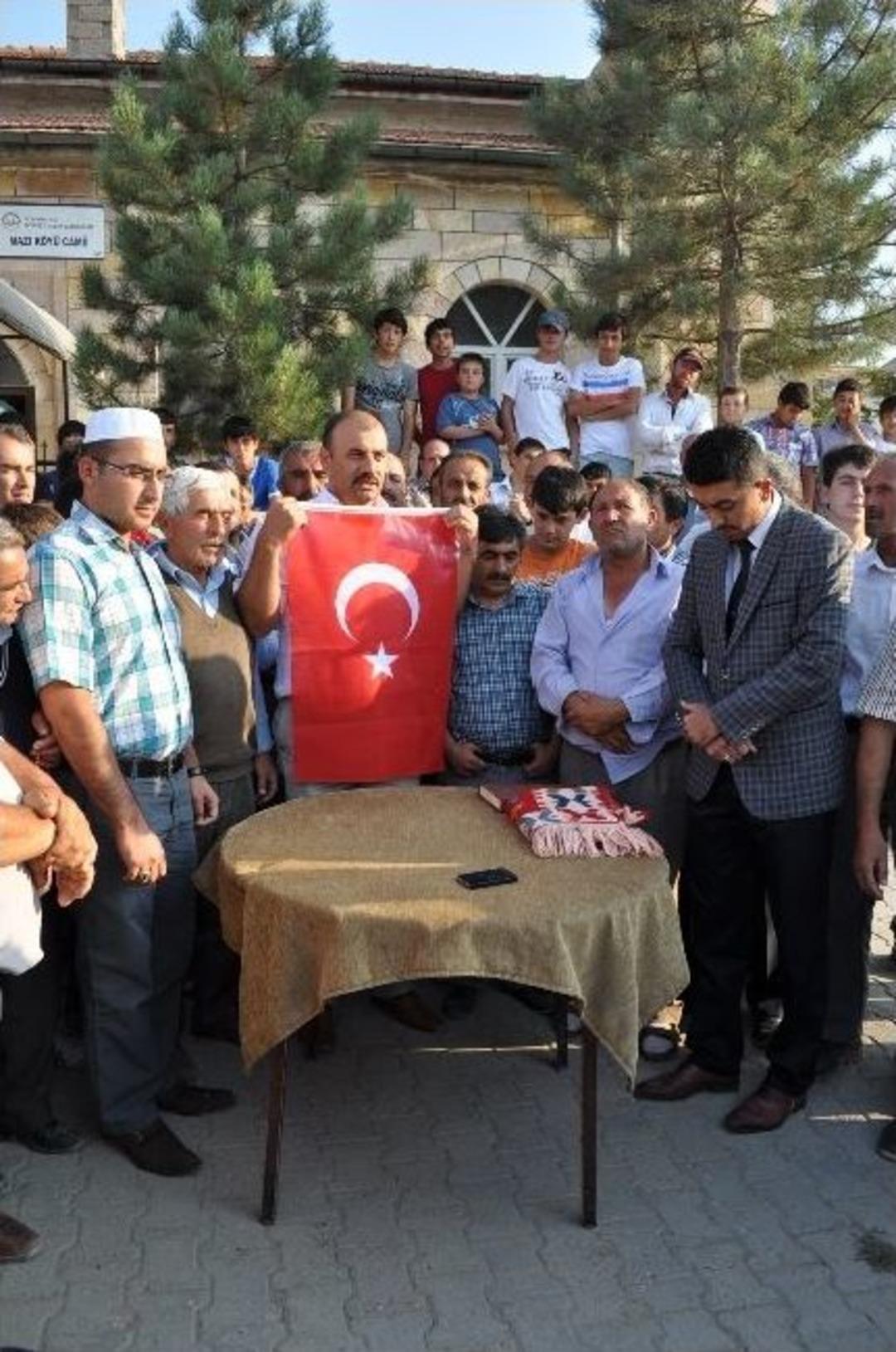 Uzaya Kuran-ı Kerim, T&uuml;rk Bayrağı Ve Seccade G&ouml;t&uuml;recek