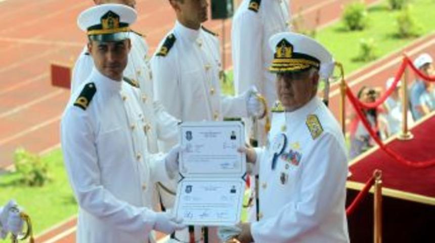 Gen&ccedil; Kartallara Diplomalarını Devletin Zirvesi Verdi