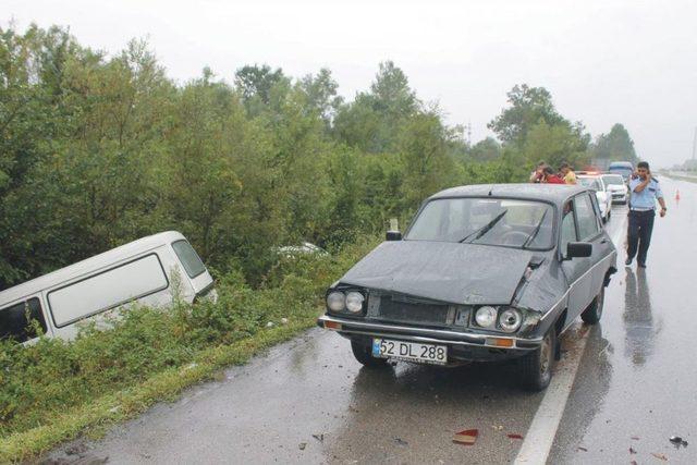 Çarşamba'da Trafik Kazası: 5 Yaralı