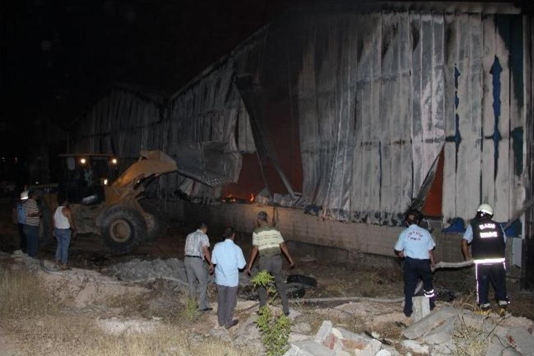 Mobilya Deposunda Korkutan Yangın