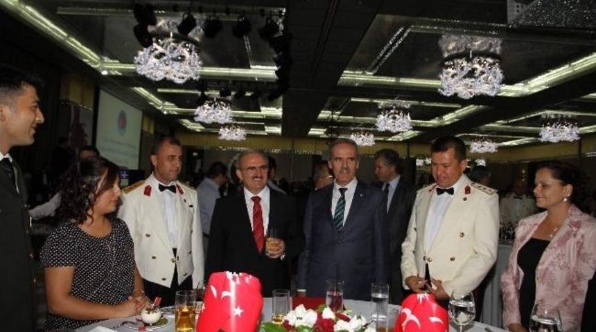 Bursa&rsquo;da Zafer Bayramı Resepsiyonu B&uuml;y&uuml;k Katılımla Ger&ccedil;ekleşti