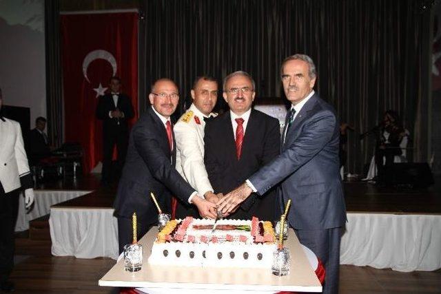 Bursa’da Zafer Bayramı Resepsiyonu Büyük Katılımla Gerçekleşti