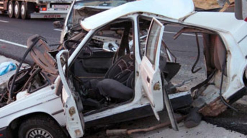 Aksaray&rsquo;da trafik kazası: 2 &ouml;l&uuml;, 3 yaralı