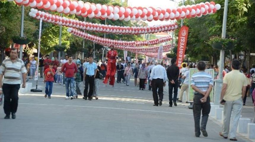 Uşak İsmetpaşa Caddesi Yeni İmajı İle G&ouml;r&uuml;c&uuml;ye &Ccedil;ıktı