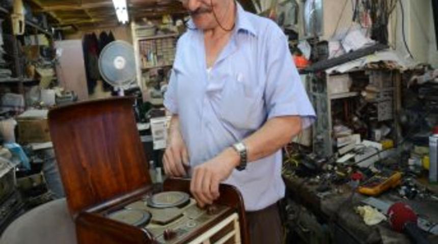 Antika Telli Teyp, Dinleyenleri Hayran Bırakıyor