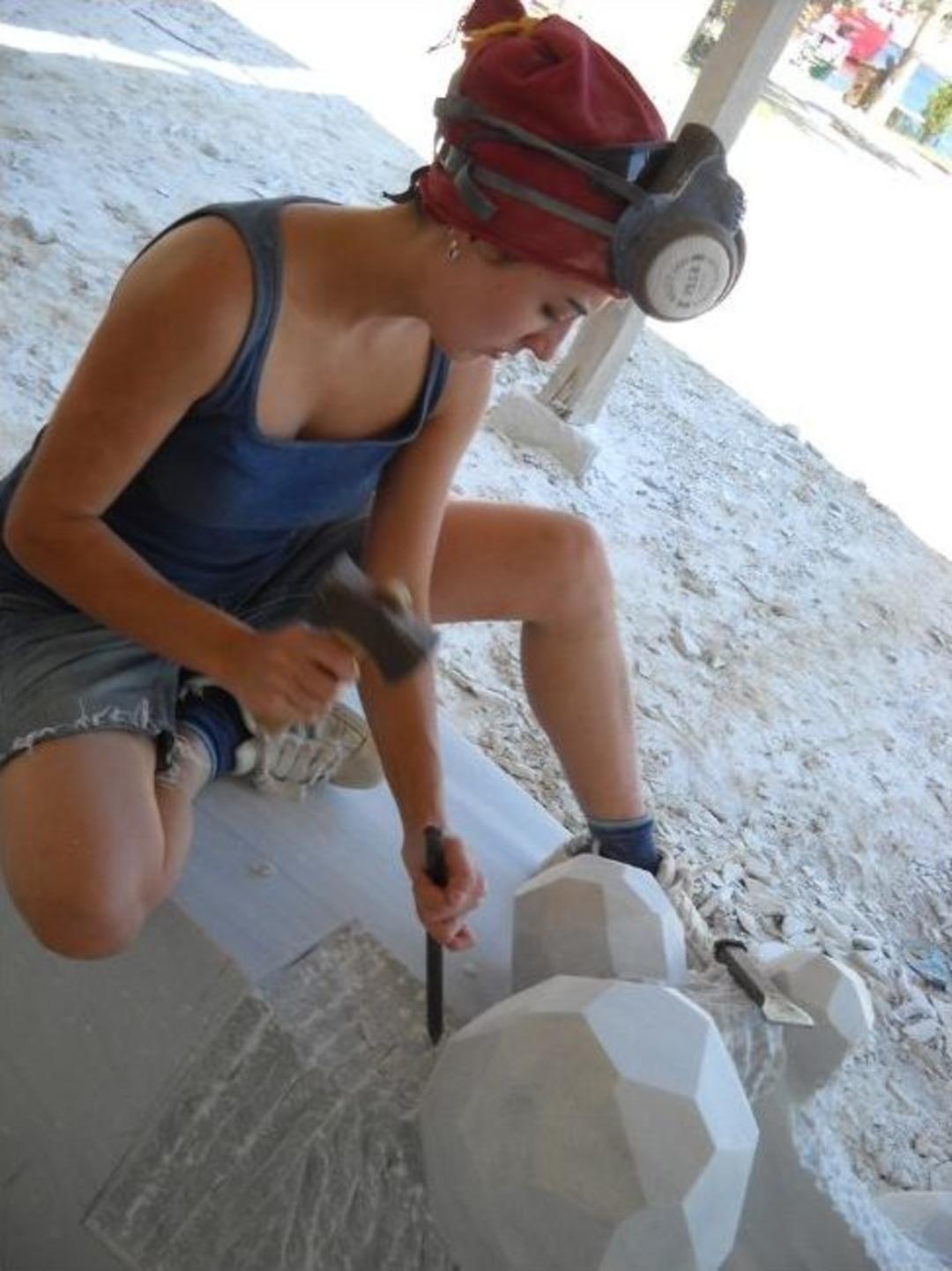 D&uuml;nya Sanat&ccedil;ıları İzmir İ&ccedil;in Yontacak