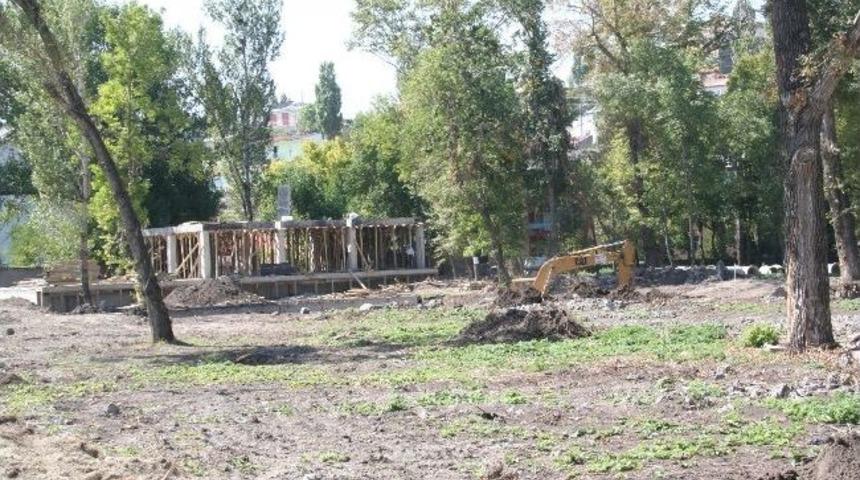 Millet Bah&ccedil;esi'nde &Ccedil;alışmalar Devam Ediyor