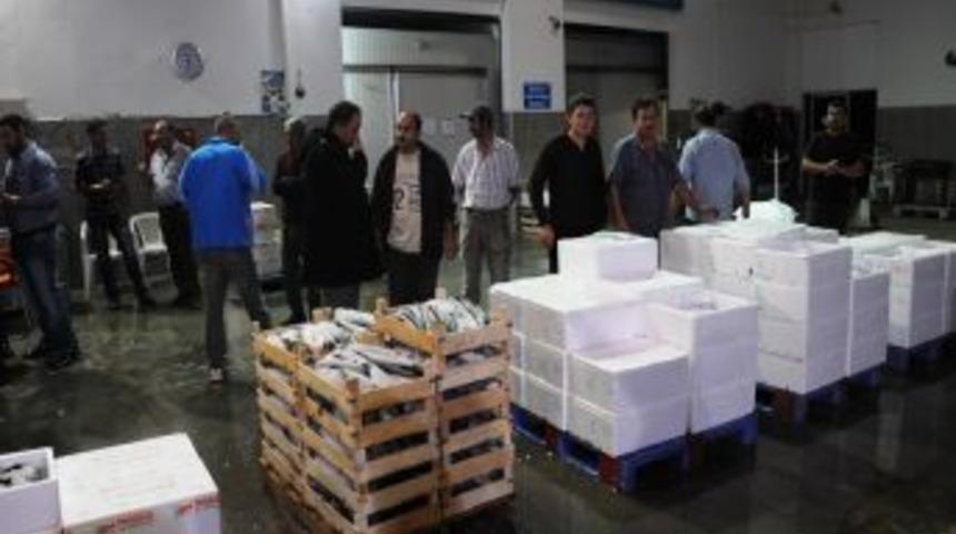 Sezonun Ilk G&uuml;n&uuml; Balık&ccedil;ılar Fırtınaya Takıldı