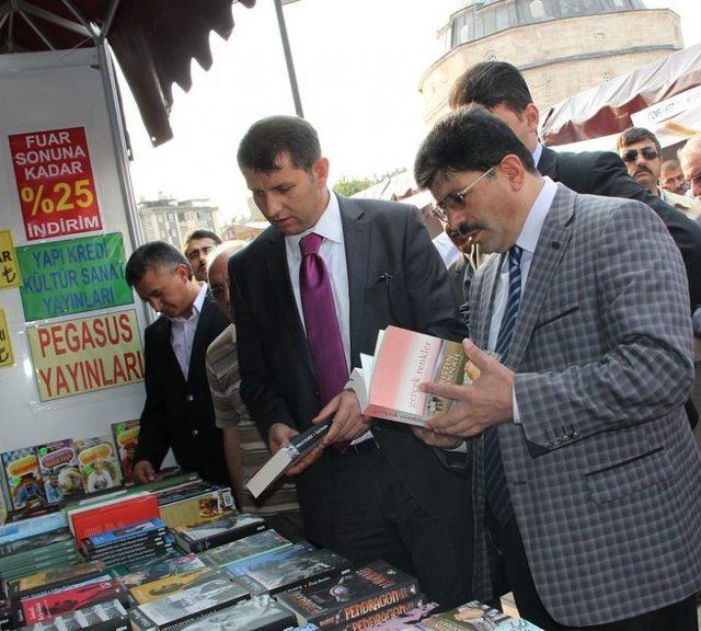 Amerika’da Bir Kişi Yılda 12 Kitap, Türkiye'de 12 Kişi Bir Kitap Okuyor