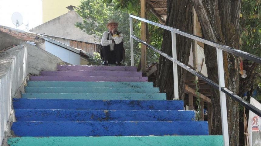 Tunceli De G&ouml;kkuşağına Boyandı