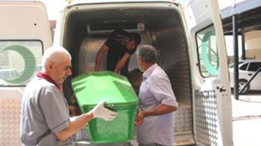 Eşi ve &ccedil;ocuklarını &ouml;ld&uuml;r&uuml;p intihara kalkıştı