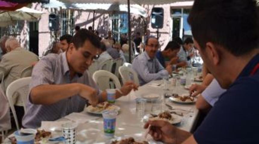 Dedebali &Ouml;ğrenci Yurdu &Ouml;ğrencileri Pilav G&uuml;n&uuml;nde Buluştu