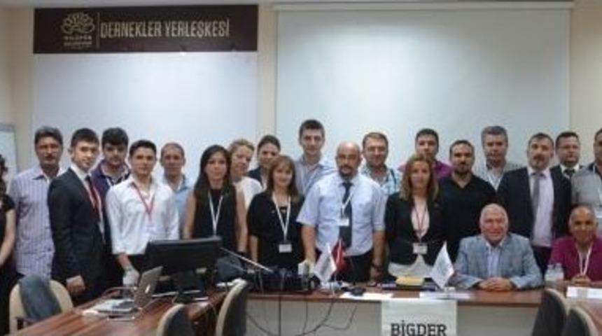 İş Sağlığı G&uuml;venliği Uzmanları, &Uuml;st &Ccedil;atıda Birleşmek İstiyor