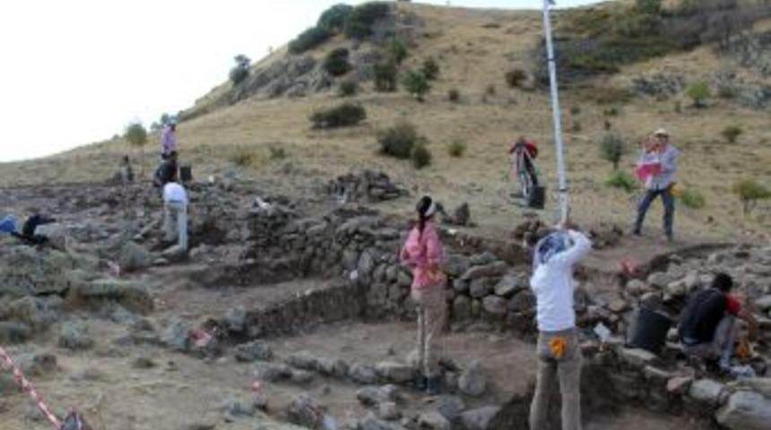 2 Bin 600 Yıllık Surlar G&uuml;n Y&uuml;z&uuml;ne &Ccedil;ıkarılıyor