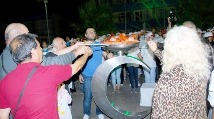 &Uuml;niversiteli Gen&ccedil;ler, Kızılay Ateşini Yaktı