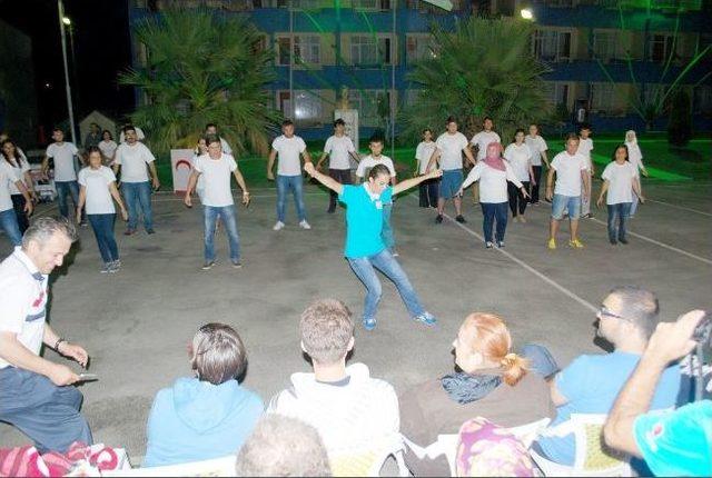 &Uuml;niversiteli Gen&ccedil;ler, Kızılay Ateşini Yaktı 1