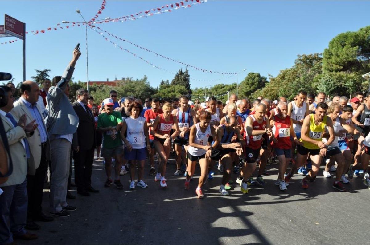 İsmail Ak&ccedil;ay Yarı Maratonu'nda Kenyalı Atlet Birinci Oldu
