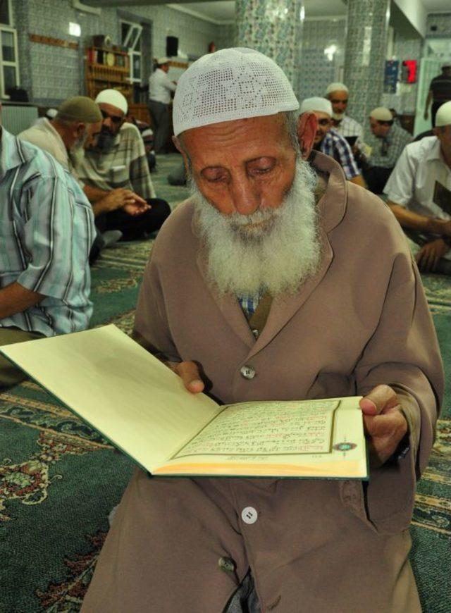 Suriye Ve Mısır’daki Ölenler Için Hatim Indirildi