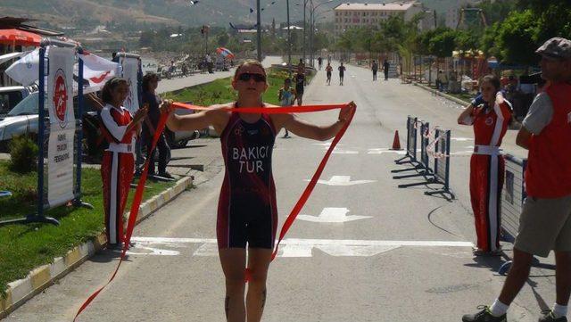 Tatvan’da 3. Triatlon Yarışları Yapıldı