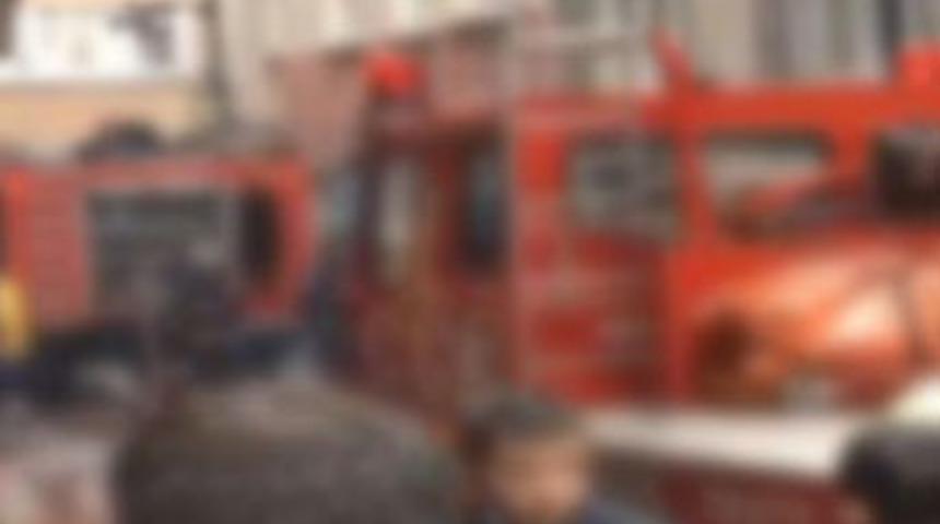 İtfaiyecinin evi yandı, 2 &ccedil;ocuğu &ouml;ld&uuml;!