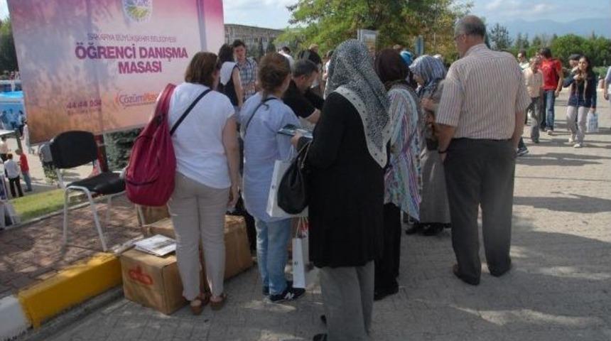 B&uuml;y&uuml;kşehir Belediyesi Şehir Dışından Gelen &Ouml;ğrencileri Bilgilendirmek İ&ccedil;in Stant A&ccedil;ıyor