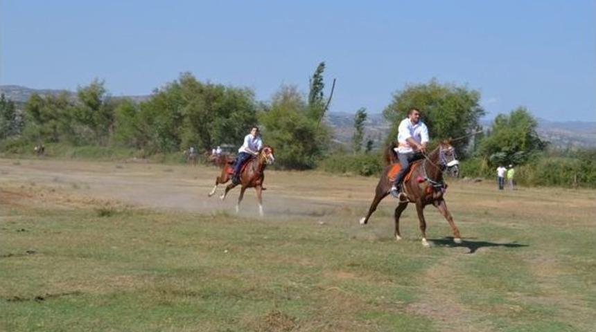 Sındırgı'da Ata Sporu Cirit B&uuml;y&uuml;k Ilgi G&ouml;rd&uuml;