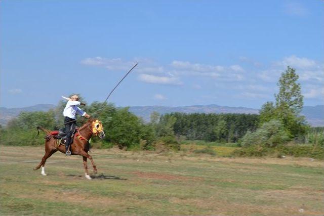 Sındırgı'da Ata Sporu Cirit Büyük Ilgi Gördü