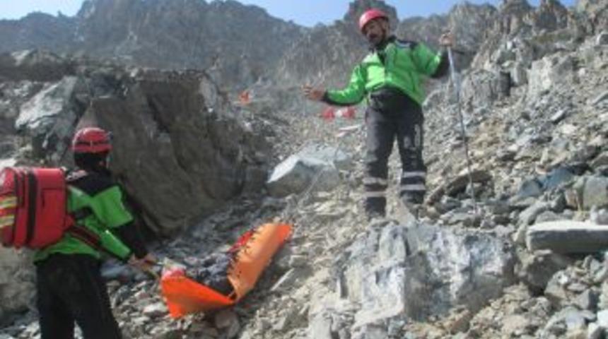 Ka&ccedil;kar Dağı'nda Iki G&uuml;n Mahsur Kalan Dağcı Kurtarıldı