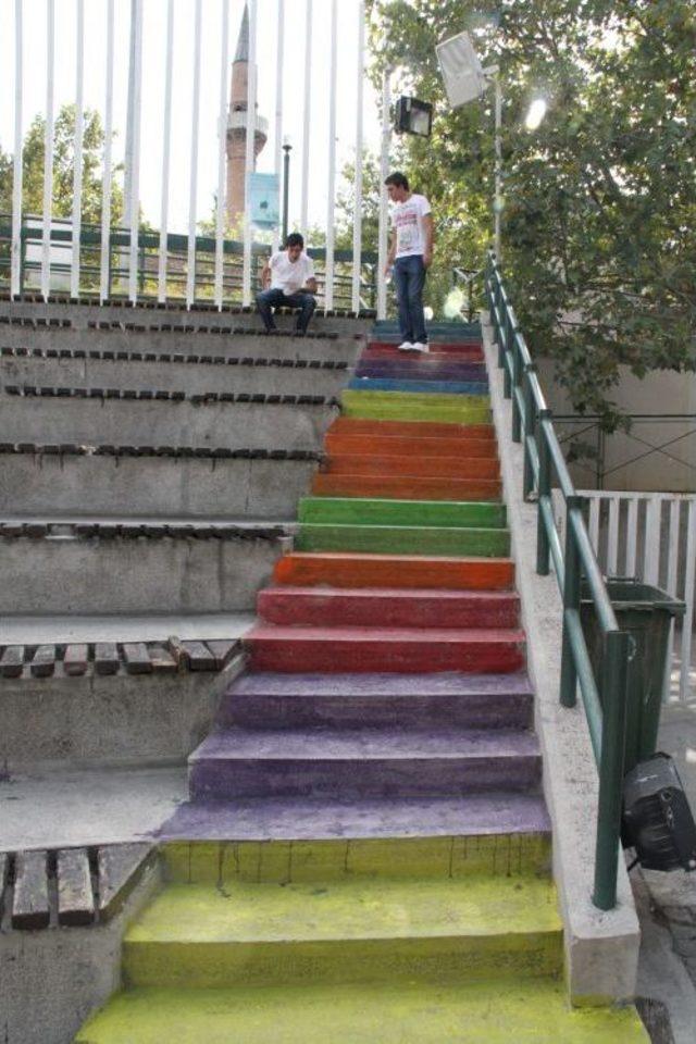 Bursa&rsquo;da Da Merdivenler Renklendi 1