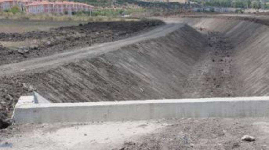 A&ccedil;ık Sulama Kanalı Tehlike Arz Ediyor