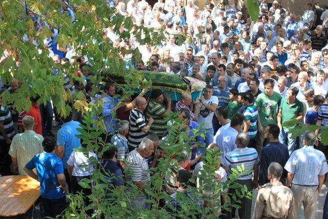 Kazada Ölen Anne Ve Oğlu Toprağa Verildi