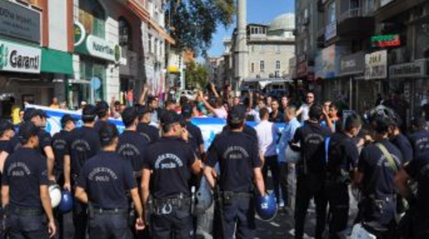 D&uuml;nya Barış G&uuml;n&uuml;'nde Kısa S&uuml;reli Gerginlik