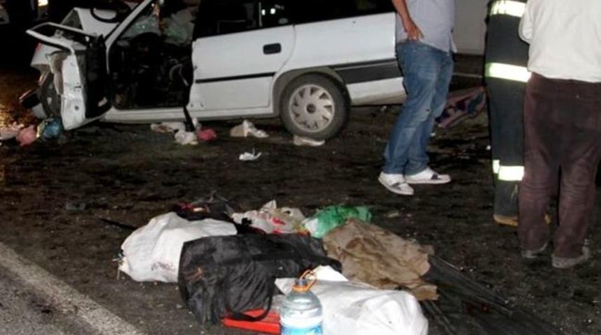 &Ccedil;ankırı&rsquo;da Trafik Kazası: 3 &Ouml;l&uuml;, 6 Yaralı