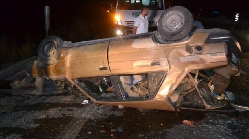 Balıkesir'de trafik kazası: 2 &ouml;l&uuml;, 3 yaralı