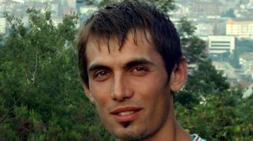 Merdivenden yuvarlanan gen&ccedil; &ouml;ld&uuml;