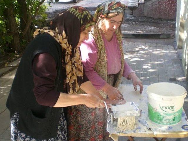 Kışlık Erişteler Tellerde Yerini Aldı