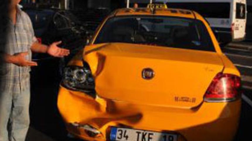 Atat&uuml;rk Havalimanı'nda bomba paniği