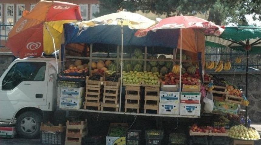 Kamyonet &Uuml;zerinde Meyve Ş&ouml;leni