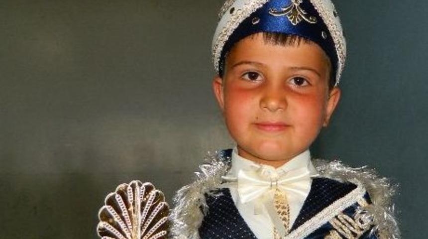 Posof&rsquo; Ta S&uuml;nnet D&uuml;ğ&uuml;n&uuml;ne Katılan Davetlileri Kur&rsquo;an-ı Kerim Hediye Edildi