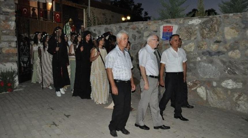 Turgut Hekate G&uuml;zelini Se&ccedil;iyor