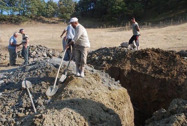 Hayrat Çeşmesi İçin Kuyu Kazarken Toprak Altında Kaldılar