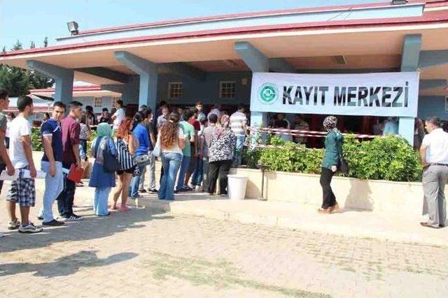 Çukurova Üniversitesi'nde Kayıt Heyecanı