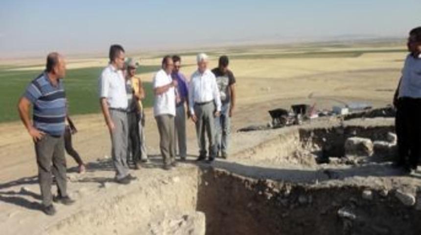 Derbe H&ouml;y&uuml;ğ&uuml;'ndeki Kazılarda Ilk Bulgulara Rastlandı